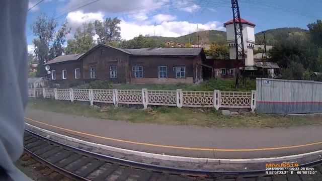 МИАСС. Старый вокзал из окна поезда. MIASS. Old train station from the train window. смотреть онлайн