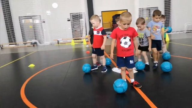 Футбольные тренировки детей 4-5 лет. смотреть онлайн