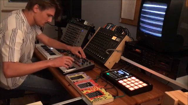 Live Jam 2020-04-29 (P.O. tonic & K.O., Vermona perfourmer mk1, KORG monologue, NI MASCHINE) смотреть онлайн