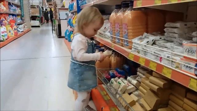 Отдел “химии“. Покупаем стиральный порошок и всё такое прочее…