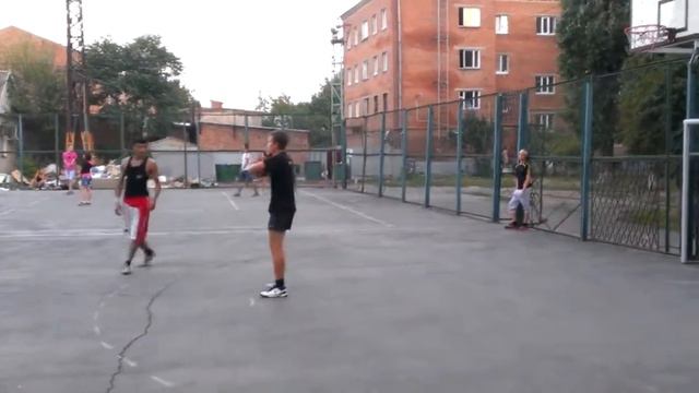 Streetball on hostel№1 1x1 смотреть онлайн