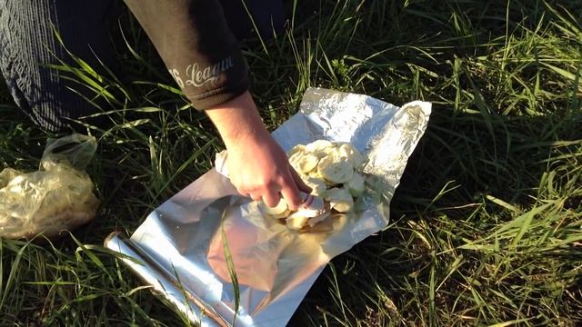 Маринованное мясо, запеченное с овощами в фольге. смотреть онлайн