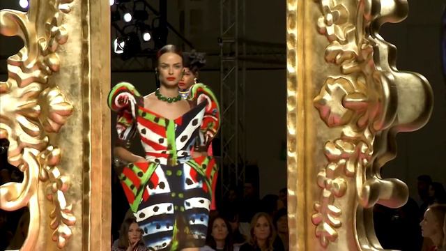 Moschino Fashion Show 2020 (SS20) Milan Fashion Week 👗 смотреть онлайн