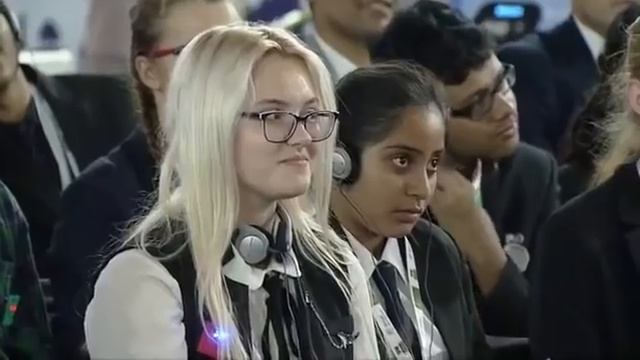 PM Modi & President Putin interacts with students смотреть онлайн