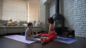 Йога c ребенком | Видео занятия для детей 6-9 лет | 20 минут | йога дома для мам