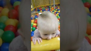 Наша Настя громко плачет