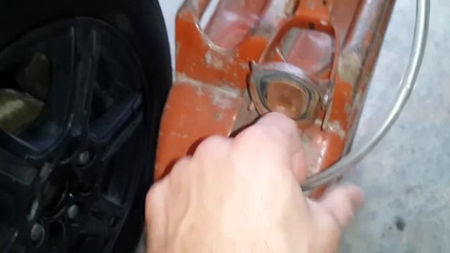 Сливаем бензин с иномарки смотреть онлайн