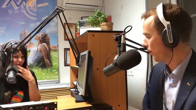 Интервью на радио! Как продать ручку на собеседовании? Как применять обаяние в продажах? смотреть онлайн