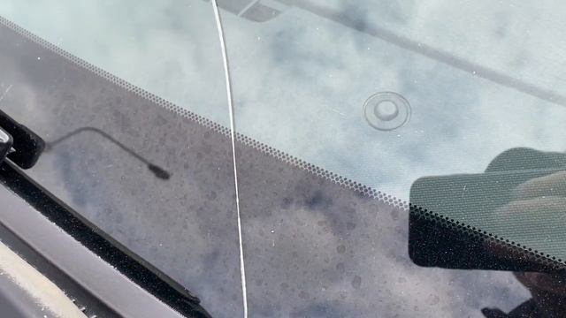 ЗАЧЕМ НУЖНЫ ЧЕРНЫЕ ТОЧКИ И ПОЛОСА ПО КРАЯМ ЛОБОВОГО СТЕКЛА АВТОМОБИЛЯ.ФРИТТЫ ДЛЯ ЧЕГО ОНИ. смотреть онлайн