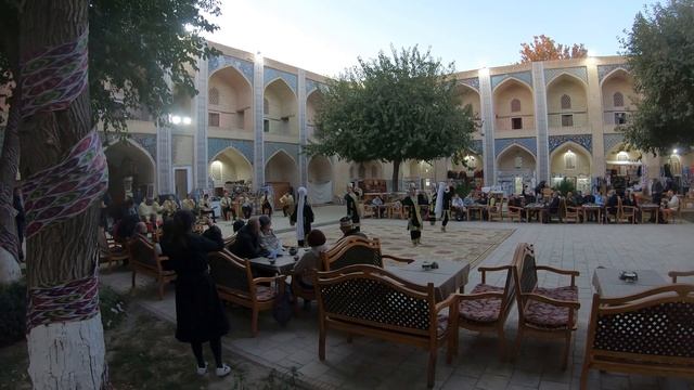 Бухара город контрастов (4K) - День 1 смотреть онлайн