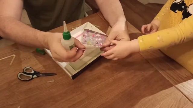 Делаем лабиринт из картонной коробки и пластиковых трубочек! смотреть онлайн