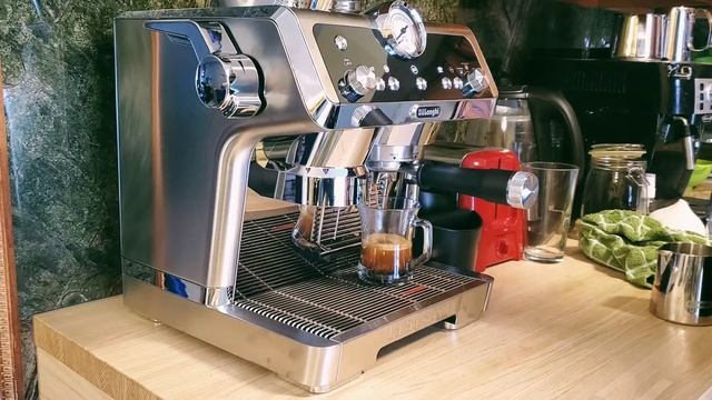 Morning coffee routine with Delonghi La Specialista смотреть онлайн