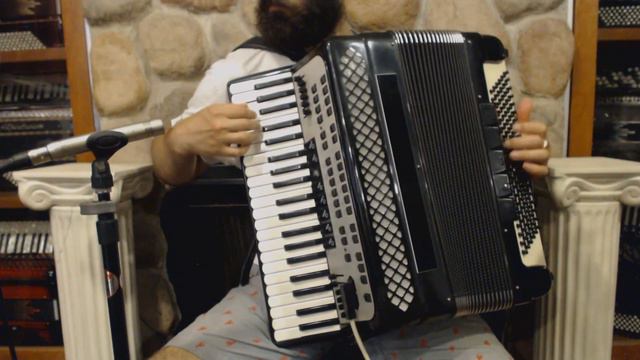 3762 - Black Crumar Magicvox Piano Accordion LMM 41 120 $999 смотреть онлайн