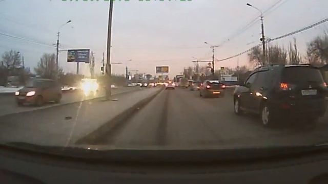 Маршрутка врезалась в столб смотреть онлайн