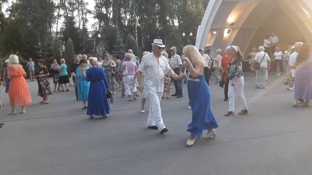 А я люблю тебя- мою чужую... 💃🌹Счастливые минуты в парке Горького 💃🌹Харьков 2021 смотреть онлайн