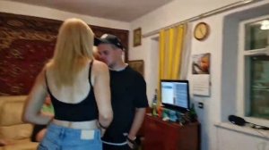 Штрэбух туса в доме в бассейне с девочками