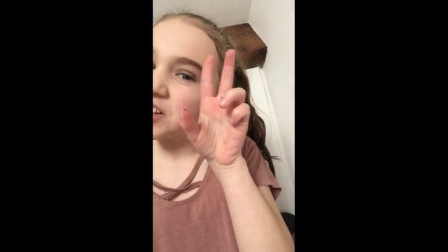 Twister challenge// dares at the end! смотреть онлайн