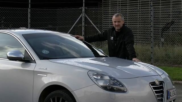 Alfa Romeo Giulietta 2011 Test - En lille Ferrari смотреть онлайн