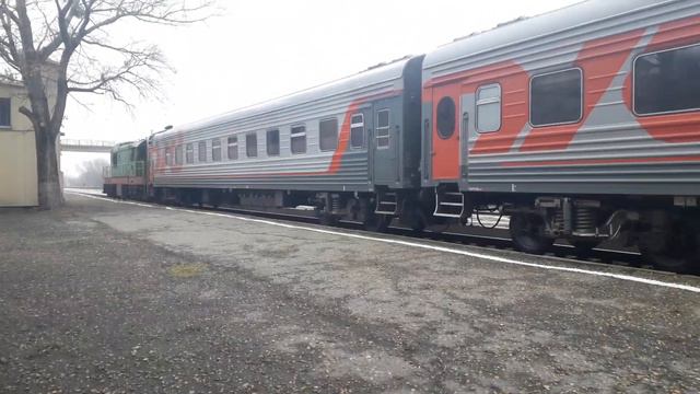 ЧМЭ3-3973 с поездом Ставрополь-Адлер выполняет манёвры по станции Ставрополь-Ростовский смотреть онлайн