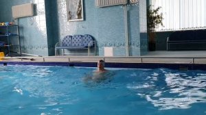 Лечебная гимнастика в бассейне с нудлом