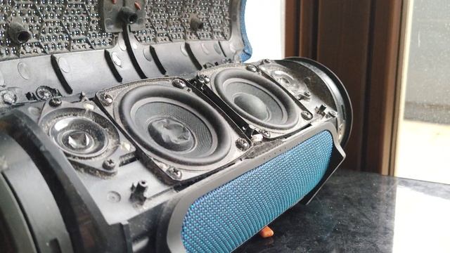 Jbl Xtreme 1 98% LFM смотреть онлайн