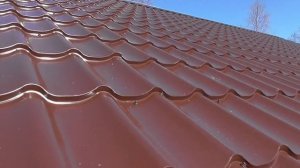 Монтаж конька на металлочерепицу. Готов второй скат крыши.