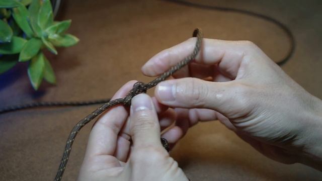 How to make a paracord lucky guardian keychain | Making a Lucky Guard with paracord смотреть онлайн