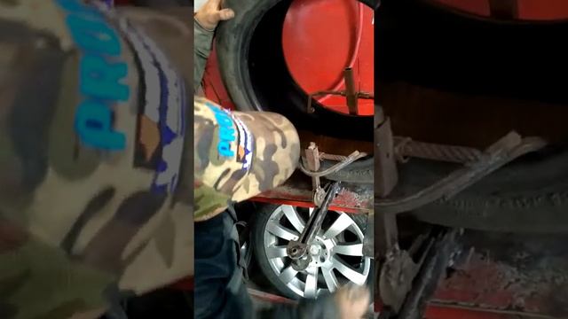 Самодельный инструмент для растяжки покрышек смотреть онлайн
