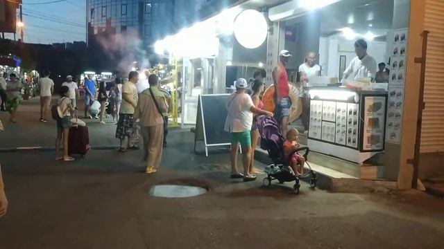 Адлер улица Просвещения вечерняя жизнь смотреть онлайн
