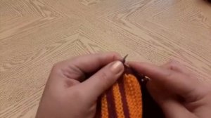 Простые , удобные тапочки-следки на двух спицах без швов.