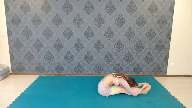 Йога для начинающих занятие онлайн 18 / врикшасана, чакрасана, Аджанейасана, Матсиендрасана смотреть онлайн