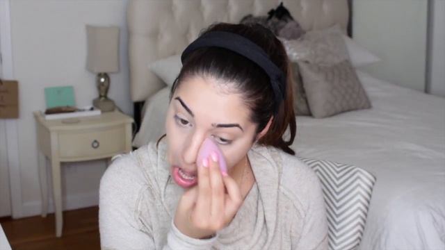 How to: USE and UNSTAIN a Beauty Blender || Powder + Liquid Products смотреть онлайн