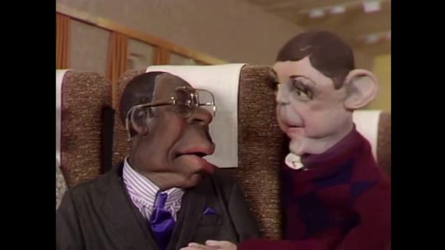 'Scouse Git' - Spitting Image: Paul McCartney and Robert Mugabe смотреть онлайн