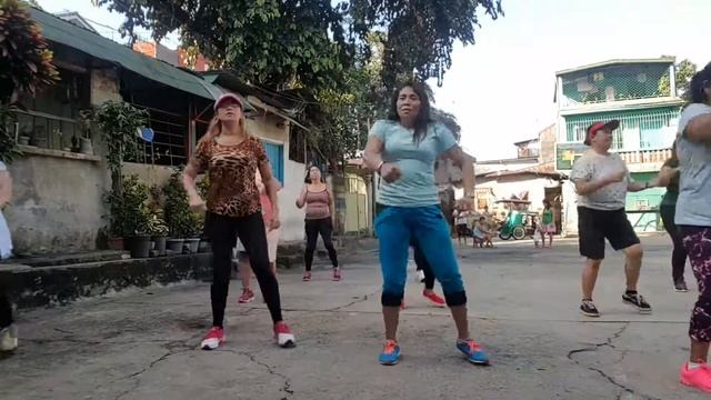 Gold zumba polka dots смотреть онлайн