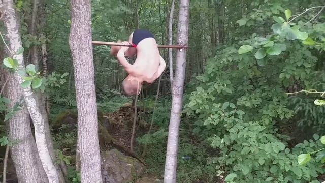 Тренировка в лесенку Подъем с переворотом подтягивания и подъем ног в висе 2 часть смотреть онлайн