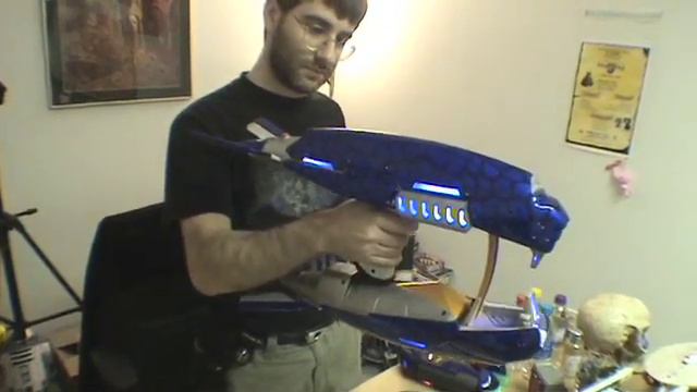Halo 3 Full-Size Plasma Weapons from ThinkGeek смотреть онлайн