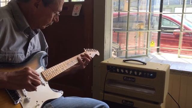 March 1955 Stratocaster with original pickups and finish смотреть онлайн