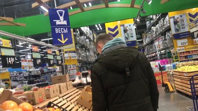 Чем лучше всего жонглировать в магазине? Правильный ответ! смотреть онлайн