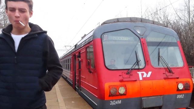Электропоезд ЭД4М-0002 станция Чертаново 6.04.2021 | ED4M-0002 train Chertanovo station смотреть онлайн