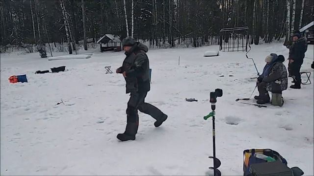 Форель активно реагирует на блесну. Поимки рыбы на Верхнем. Клёвое место лосиный остров смотреть онлайн