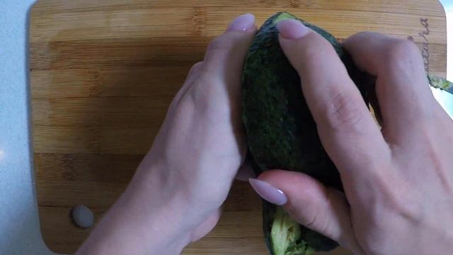 Салат с авокадо и куриным филе | Salad with avocado and chicken fillet смотреть онлайн