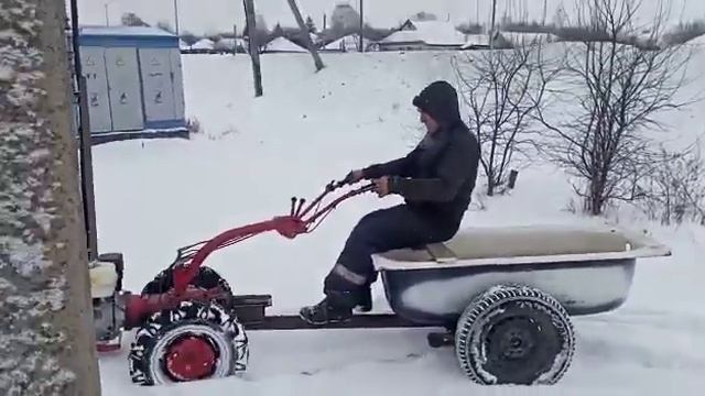 МТЗ 0.5.с прицепом из ванны смотреть онлайн