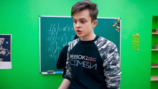 ДЕНЬ КУВЫРКОМ!!! ЧТО НЕ ТАК СО СТАРШЕКЛАССНИКОМ?! смотреть онлайн