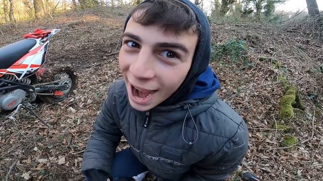 Покатушка на питбайках - ЖЁСТКО НАВАЛИВАЕМ! смотреть онлайн