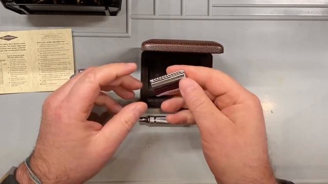 Unboxing the 2019 Gillette DE Safety Razor смотреть онлайн