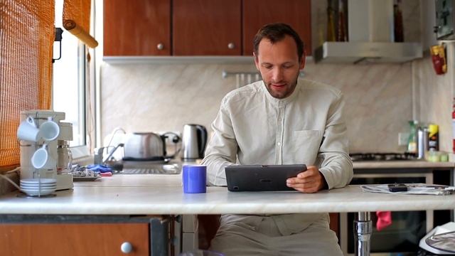 Где искать работу менеджеру ютуб канала? Ты менеджер канала youtube и в поиске? Смотри смотреть онлайн