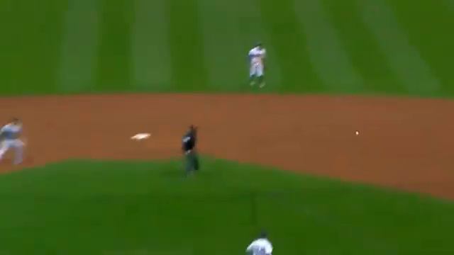 Brett Phillips firing a strike to home plate to nab David Freese смотреть онлайн