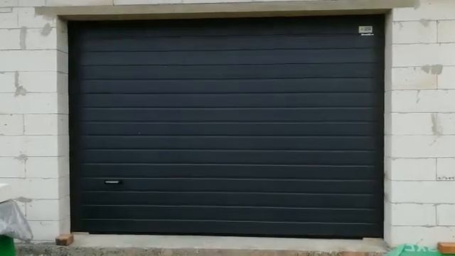 Секционные ворота DoorHan цвет антрацит (umdom123.ru) смотреть онлайн