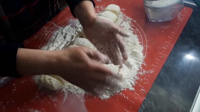 ПРОСТОЙ РЕЦЕПТ СОЧНЫЕ СЫРНИКИ НА СКОВОРОДЕ И В ДУХОВКЕ САМЫЙ ВКУСНЫЙ ЗАВТРАК УПЛЕТАЮТ МГНОВЕННО смотреть онлайн