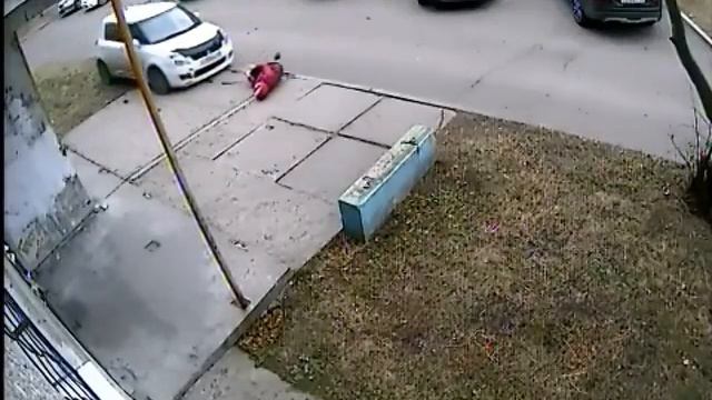 Дважды переехал пенсионерку и скрылся смотреть онлайн